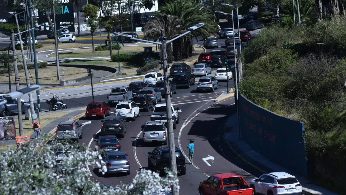 El plan de la tercera placa se propuso para optimizar el control del Pico y placa, identificar vehículos robados y obtener información de las zonas más congestionadas de Quito.