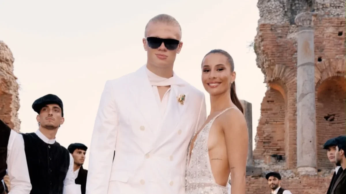 Erling Haaland e Isabel Haugseng Johansen asistieron al exclusivo desfile de Dolce & Gabbana celebrado en Sicilia.