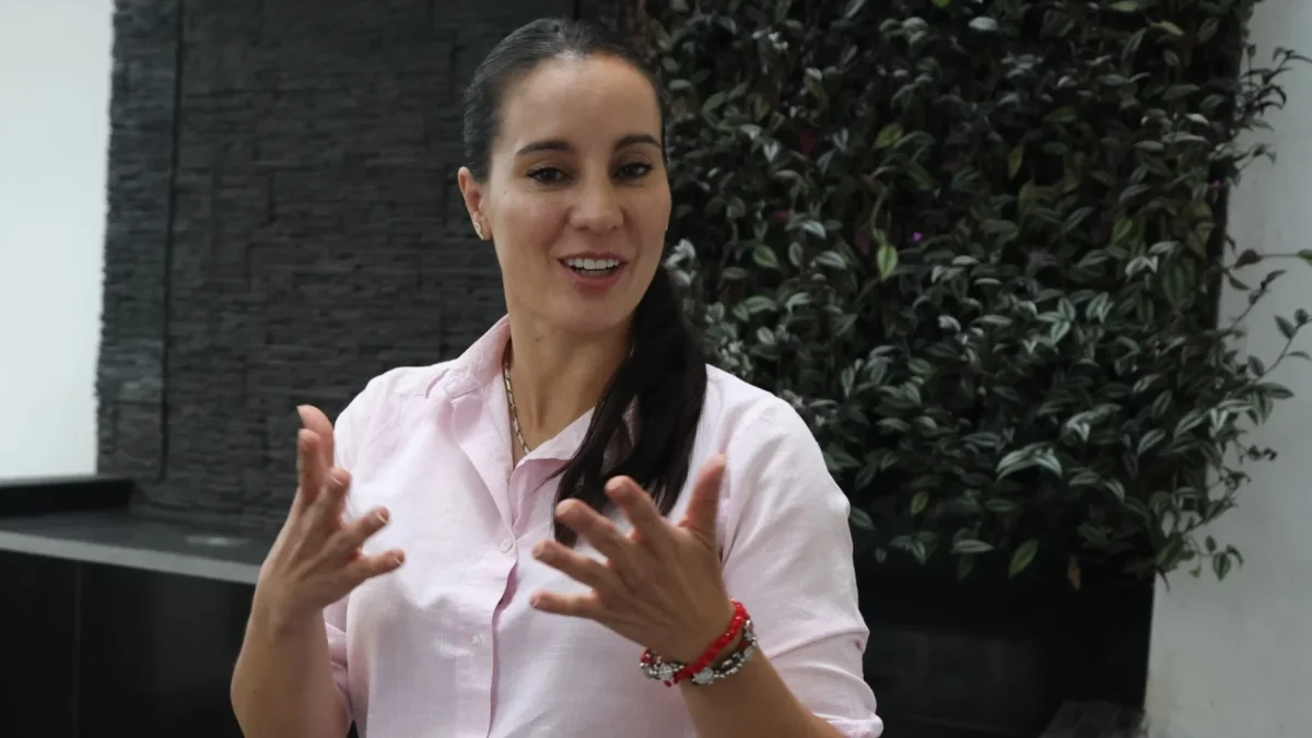 Carla Larrea es la precandidata a la Alcaldía de Quito por CREO.