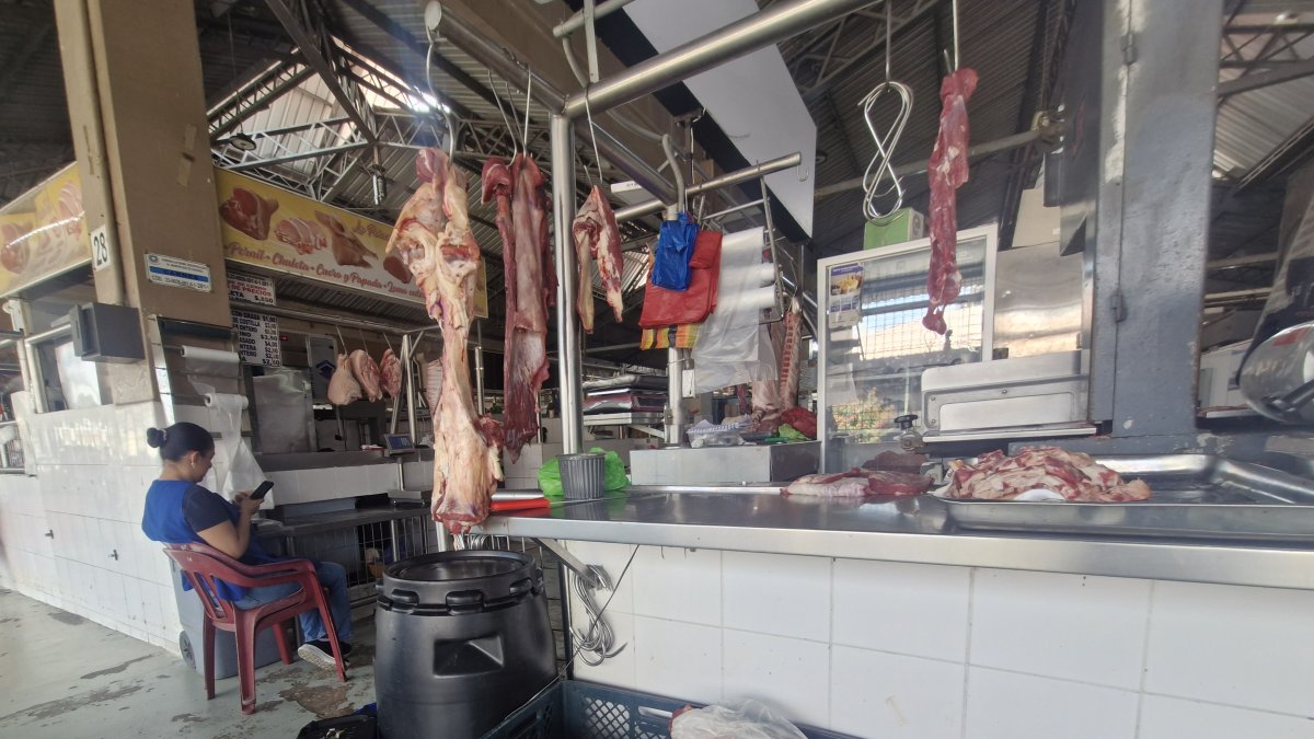 Carniceros y clientes reportan alzas en la carne de res durante este 2026.