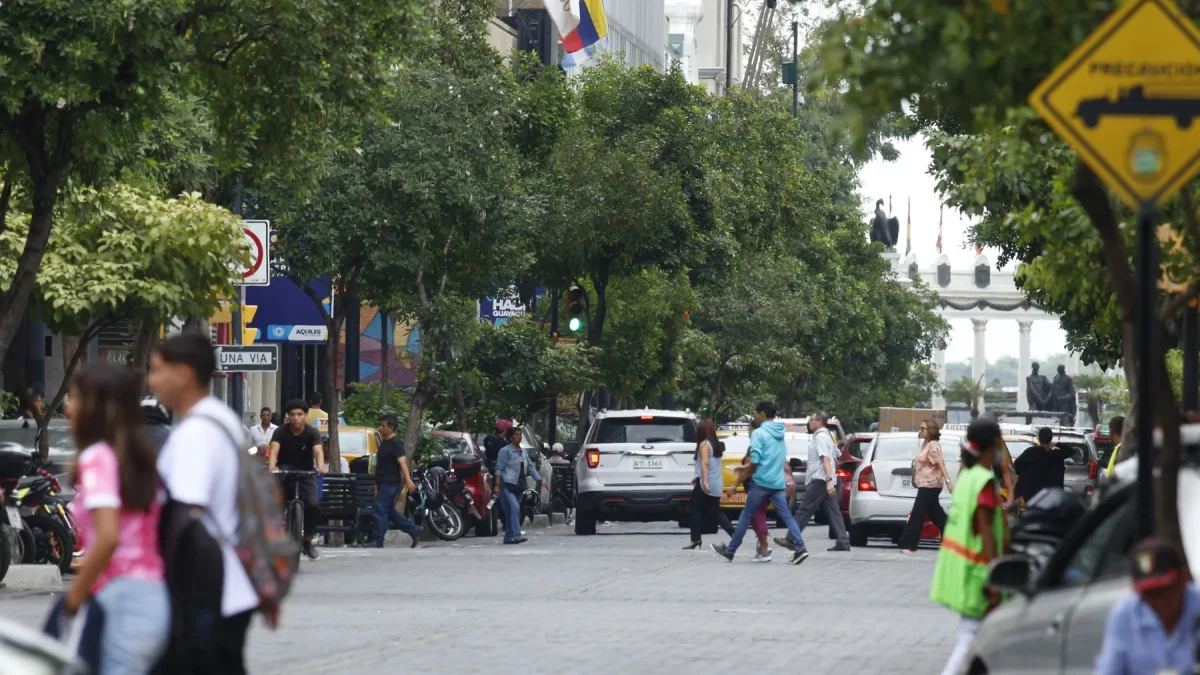 La avenida 9 de Octubre es uno de los principales ejes del corredor urbano verde propuesto para el casco central de Guayaquil.