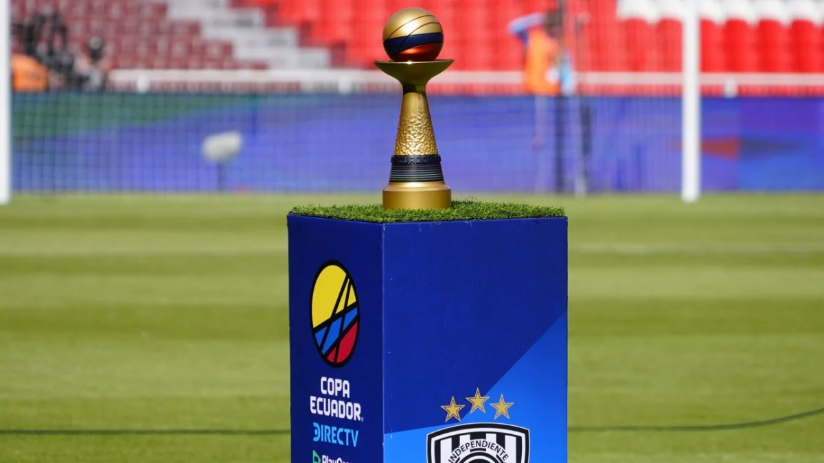 La Copa Ecuador es el torneo organizado por la Federación Ecuatoriana de Fútbol.