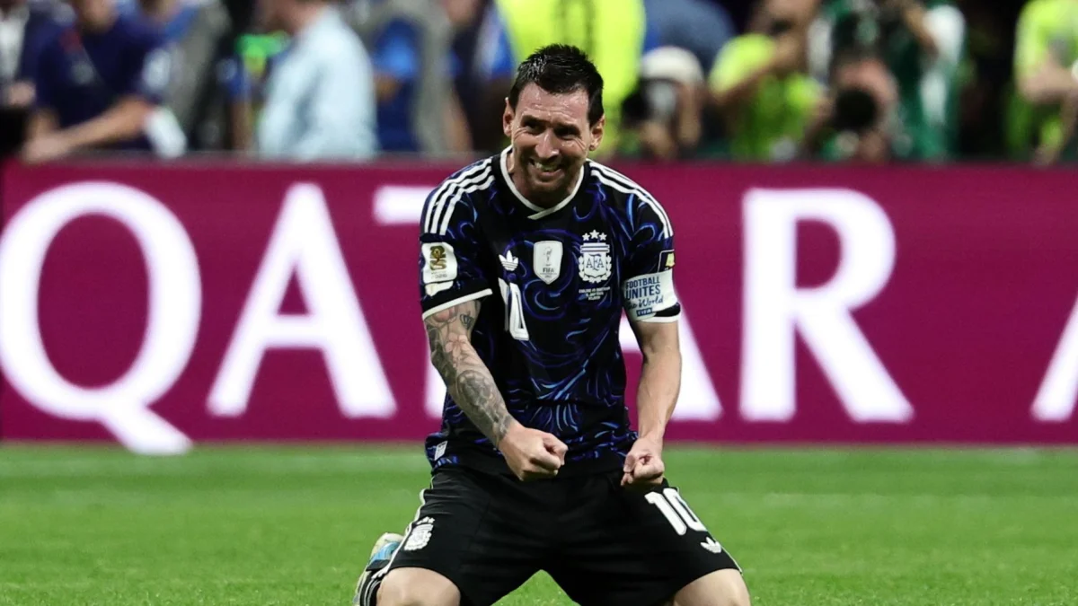 Lionel Messi celebra con fuerza en la cancha durante el Mundial 2026.