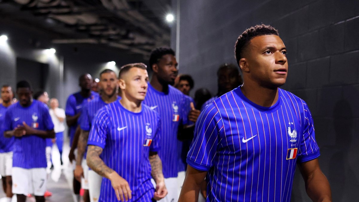 Kylian Mbappé (d) conducirá a su equipo en el partido por el tercer lugar del Mundial 2026.