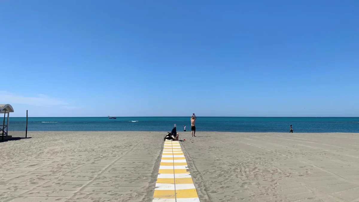 Imagen de archivo de la playa de Ostia, apenas a media hora de Roma y un lugar predilecto de vacaciones para italianos y extranjeros.