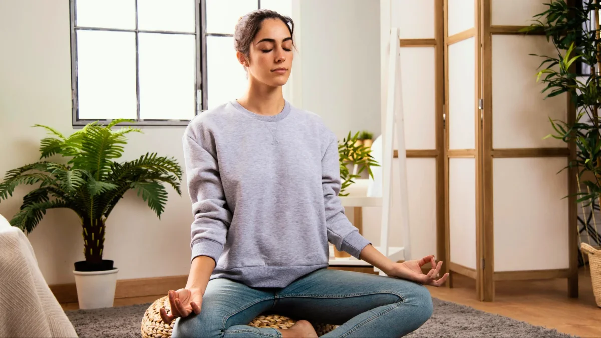 El origen espiritual del yoga genera cuestionamientos sobre su adaptación a otras creencias.