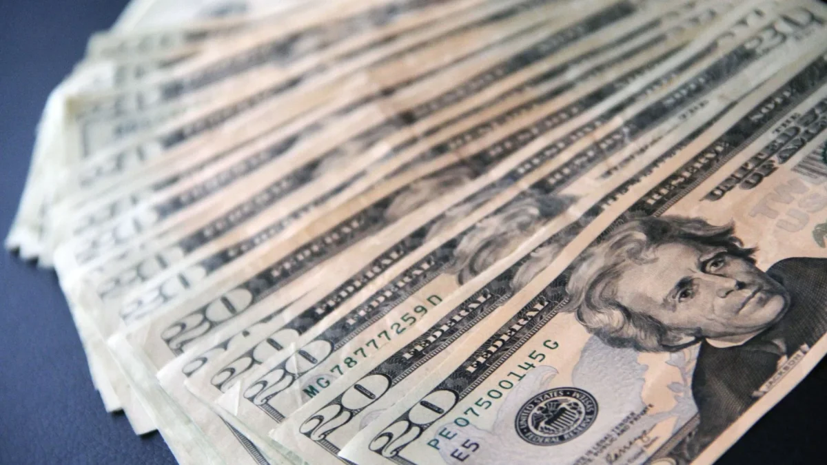 IESS: con 30 años de aportes y sueldo de $1.000, la pensión estimada llega a $750 al jubilarse.