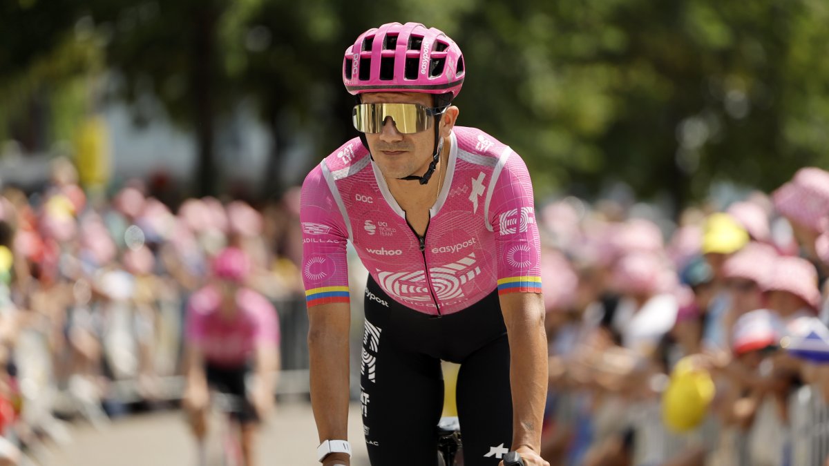 Carapaz ascendió cuatro posiciones en la clasificación general del Tour de Francia 2026 tras completar una sólida actuación en la etapa 15.