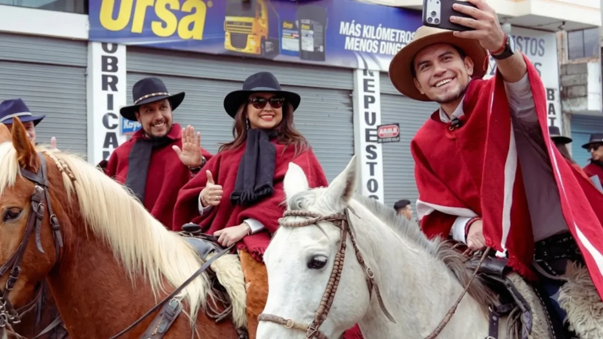 Harold Burbano, candidato de ADN en Pichincha, junto a la ministra de Gobierno, Nataly Morillo.