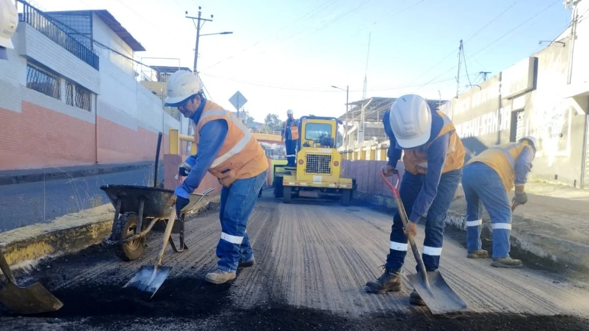 Trabajos de renovación avanzan en la avenida Galo Plaza Lasso, donde el Municipio ejecuta obras viales que cambiarán la movilidad del norte de Quito.