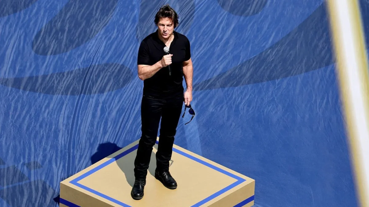 El actor estadounidense Tom Cruise se dirige al público durante la ceremonia de clausura de la final de la Copa Mundial de la FIFA 2026
