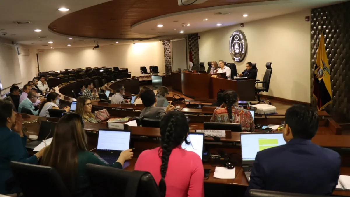 El Honorable Consejo Universitario de la Central, en una de las sesiones, dirigidas por vicerrectores.