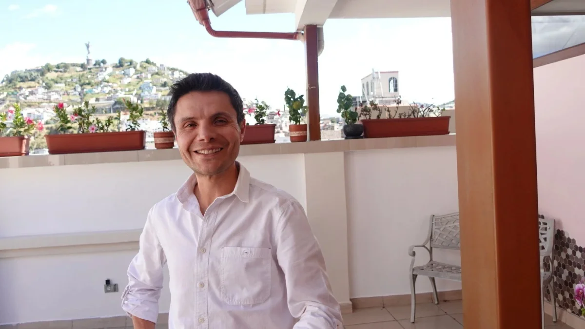 Wilson Merino, precandidato a la Alcaldía de Quito, plantea una nueva gestión municipal centrada en seguridad y transparencia.