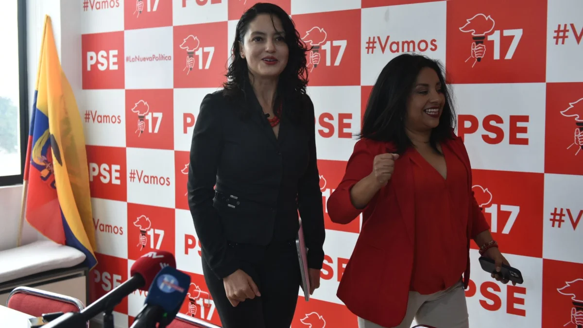 Verónica Silva presentó su renuncia a la precandidatura para la Prefectura de Pichincha por el Partido Socialista Ecuatoriano el sábado 18 de julio de 2026.