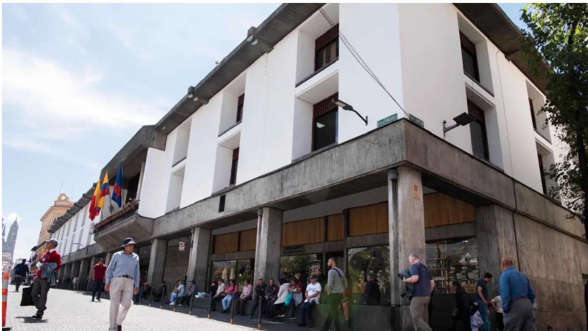 El Concejo Metropolitano de Quito sesiona en el Municipio, ubicado en la Venezuela, entre Chile y Espejo, en el centro.