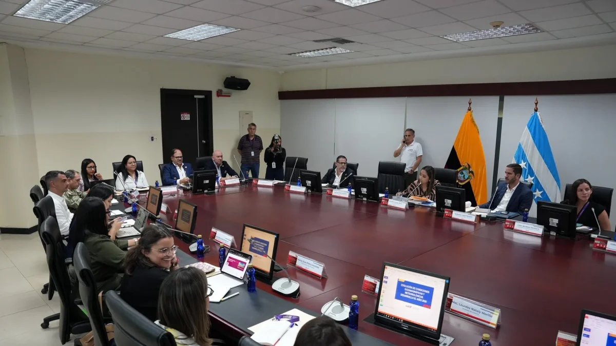 Sesión del COE Nacional en la sede del ECU911 Samborondón, en Guayas, la tarde de este lunes 20 de abril.