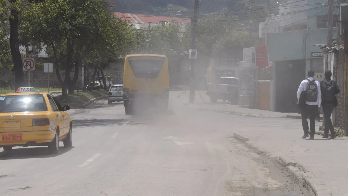 La temporada seca deja calles con mayor presencia de polvo en varios sectores de Quito.