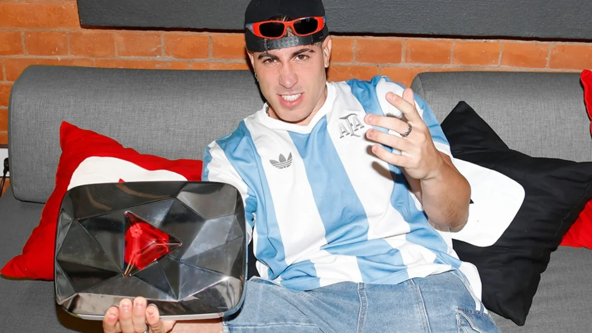 Alejo Igoa se convierte en el primer creador latino en obtener el Botón Diamante Rojo de YouTube