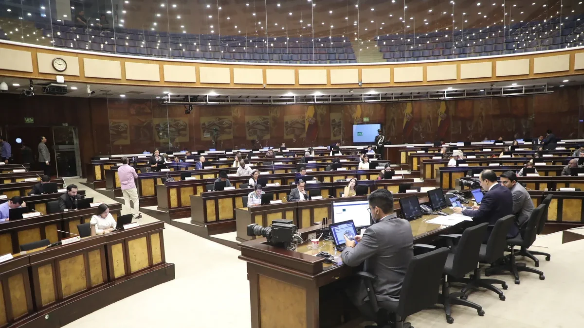 El Pleno aprobó tres cambios del orden del día planteados por asambleístas de ADN.