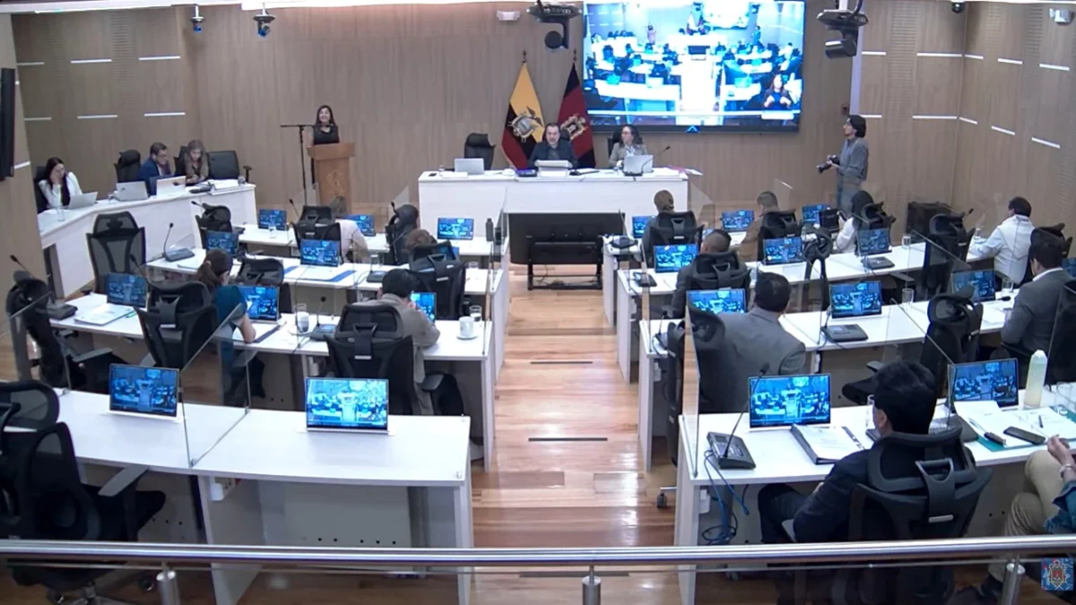 El Concejo Metropolitano de Quito aprobó una resolución que rechaza la proscripción política y defiende la democracia durante las elecciones seccionales de 2026.