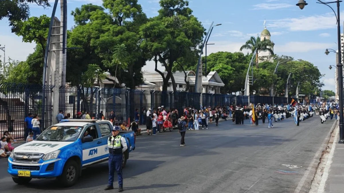 Los miembros de la Agencia de Tránsito y Movilidad (ATM) ejecutarán los desvíos en avenidas como Malecón.