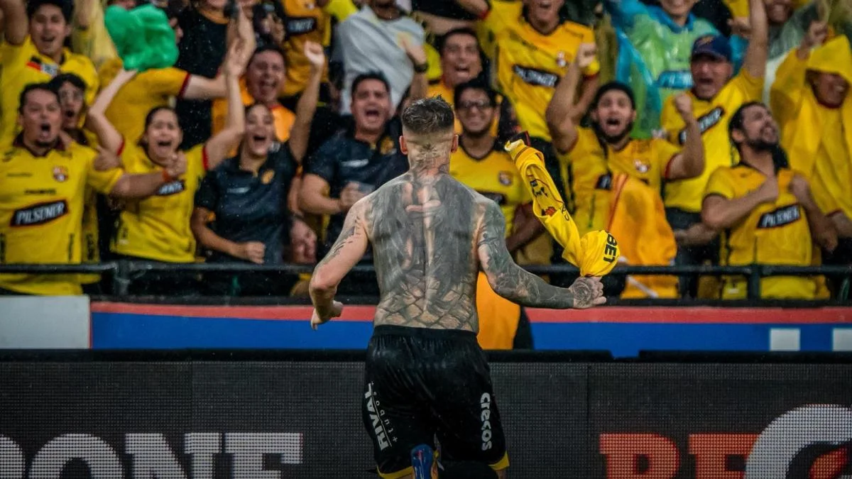 Darío Benedetto, delantero argentino, celebrando uno de sus goles de Barcelona SC.