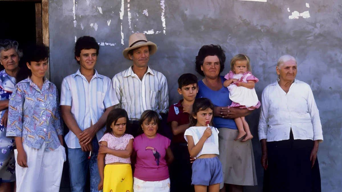 Familiares en Ecuador, país donde los hallazgos sobre el síndrome de Laron no fueron atendidos.