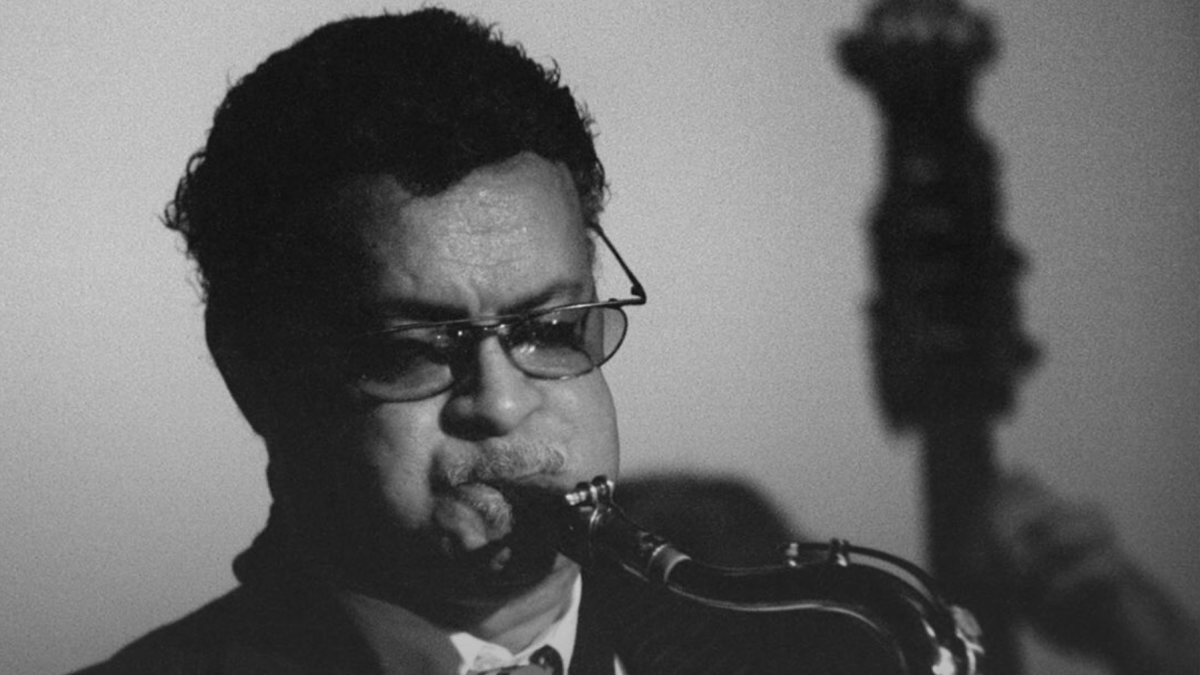 Saxofonista Plas Johnson muere a los 94 años.
