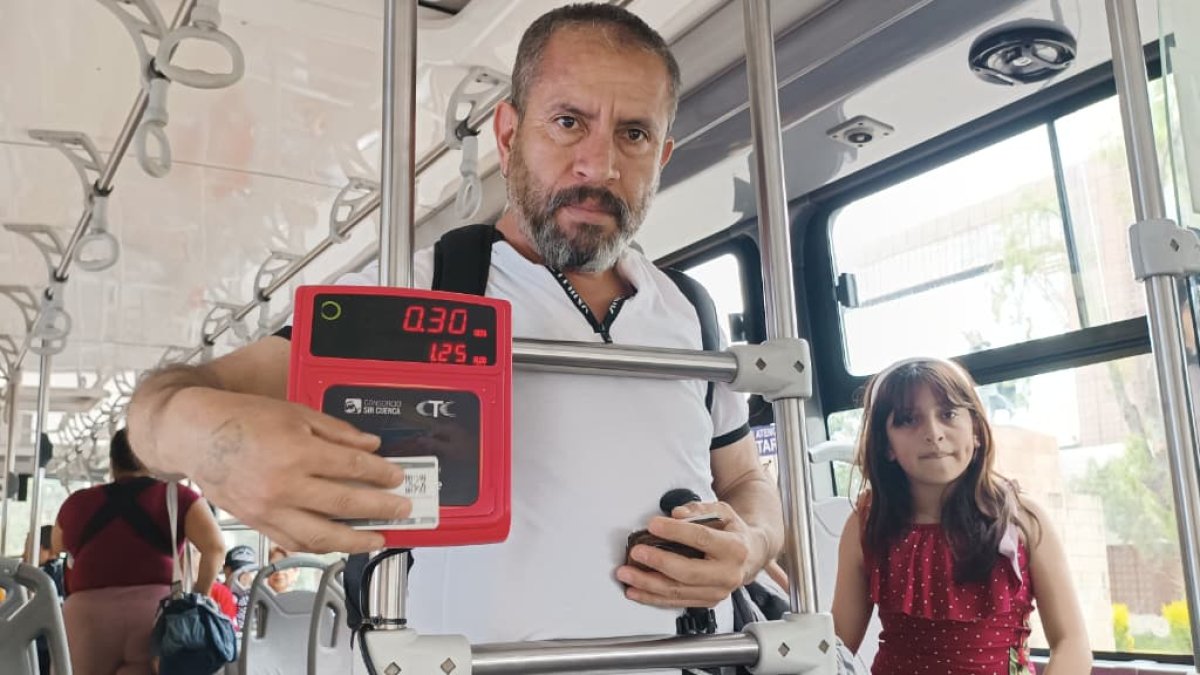 Los usuarios del transporte público de Cuenca deberán personalizar su tarjeta Movilízate para acceder al subsidio de 10 centavos que entrará en vigencia el 15 de agosto.