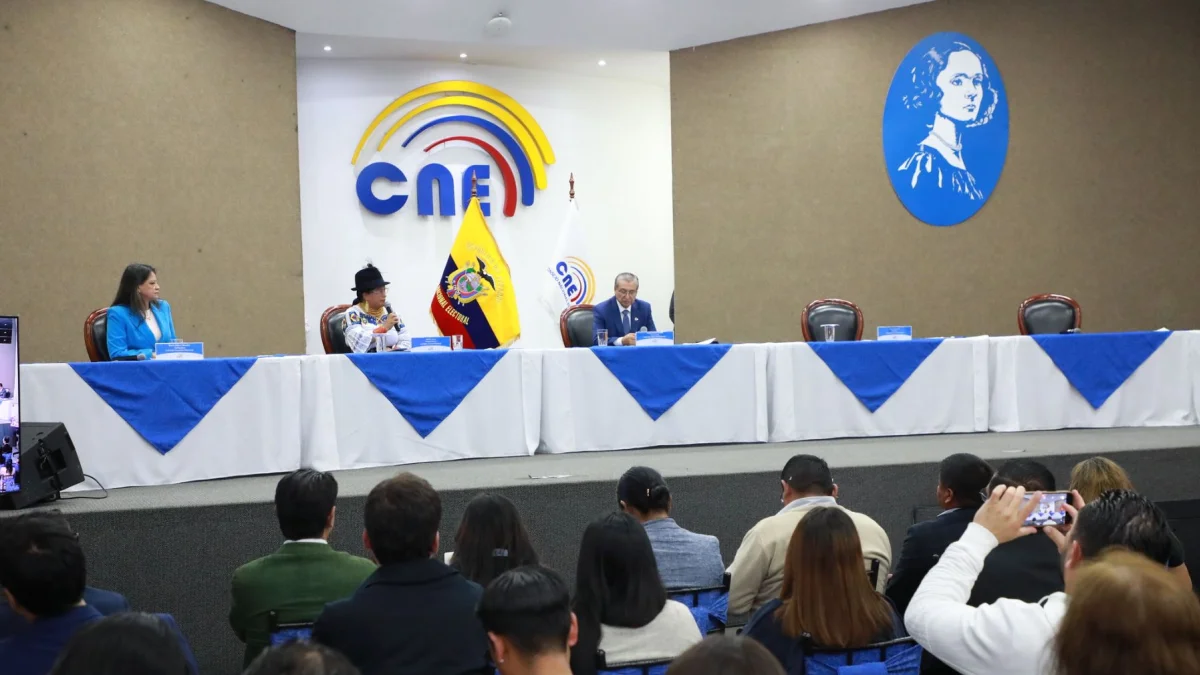 El CNE recientemente sufrió una modificación con la renuncia de Diana Atamaint y la próxima integración del vocal José Merino.