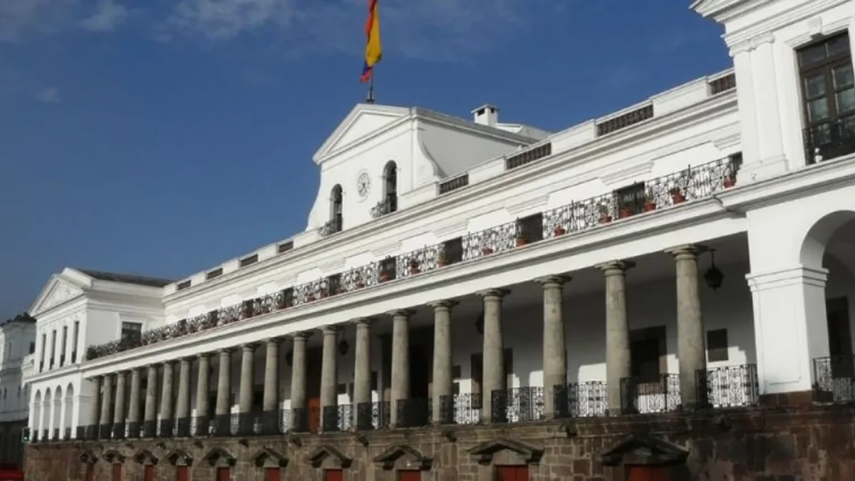 Comparar líderes autoritarios no resuelve la falta de límites al poder de turno.