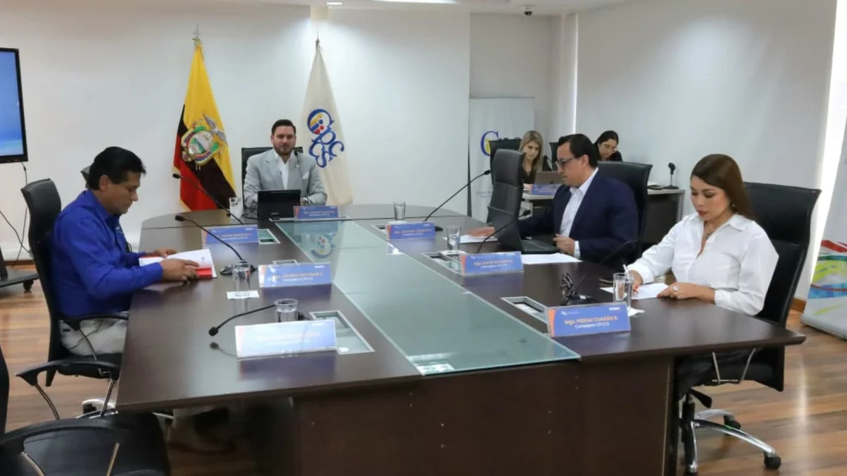 El Pleno del CPCCS en funciones, incluido el recién principalizado Johnny Escobar, buscan la reelección en las elecciones de noviembre de 2026.