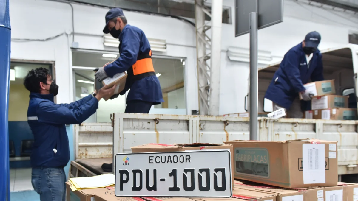 La AMT habilitó la entrega de 8.715 duplicados de placas metálicas para vehículos y motocicletas matriculados en Quito.