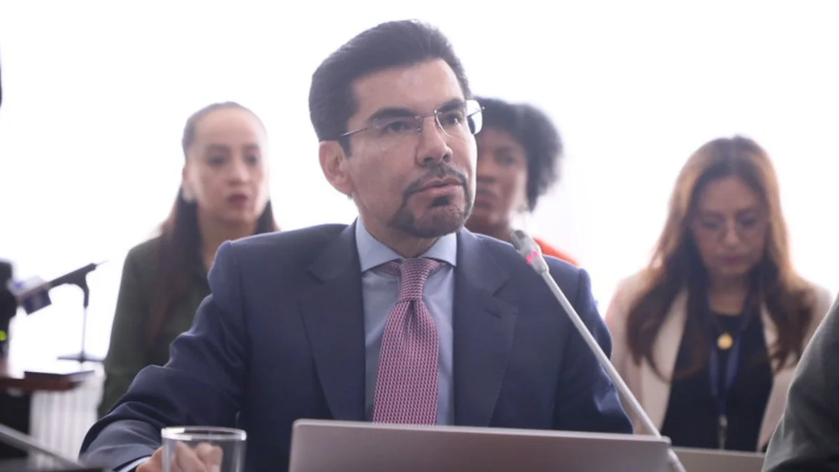 El fiscal general del Estado (e), Carlos Alarcón, defendió la actuación de la Fiscalía y afirmó que la suspensión del movimiento Amigo fue una decisión adoptada por el Tribunal Contencioso Electoral.