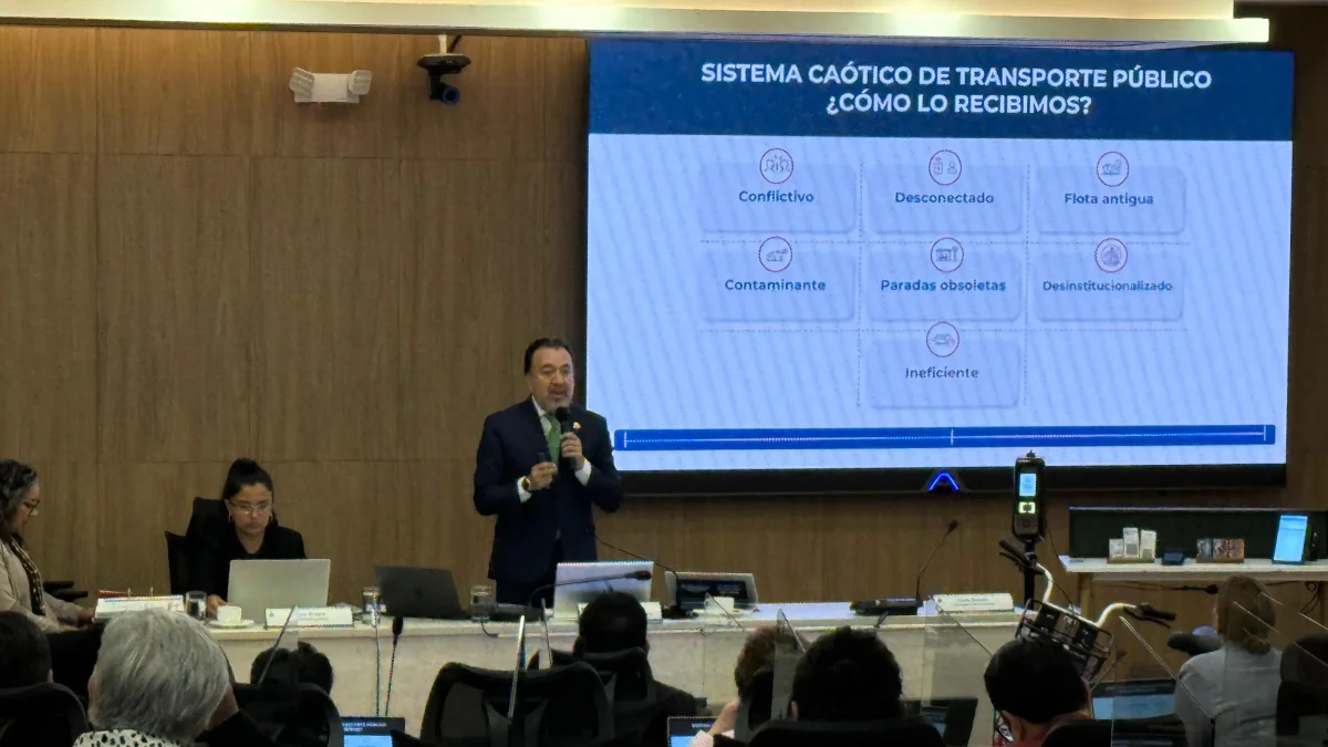 El Concejo Metropolitano de Quito suspendió el debate del alza de pasajes por falta de quórum, luego de que varios concejales abandonaran la sesión.