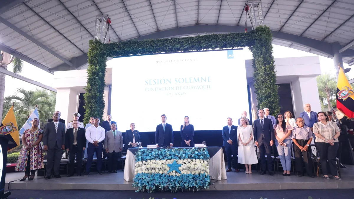 Esteban Torres encabezó la sesión solemne por los 491 años de fundación de Guayaquil en la Universidad Ecotec.