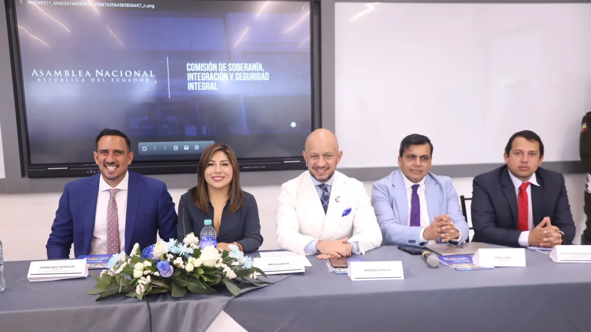 Delegados de la Policía Nacional, la Procuraduría y el sector bananero expusieron observaciones al proyecto de Ley Antimafias.
