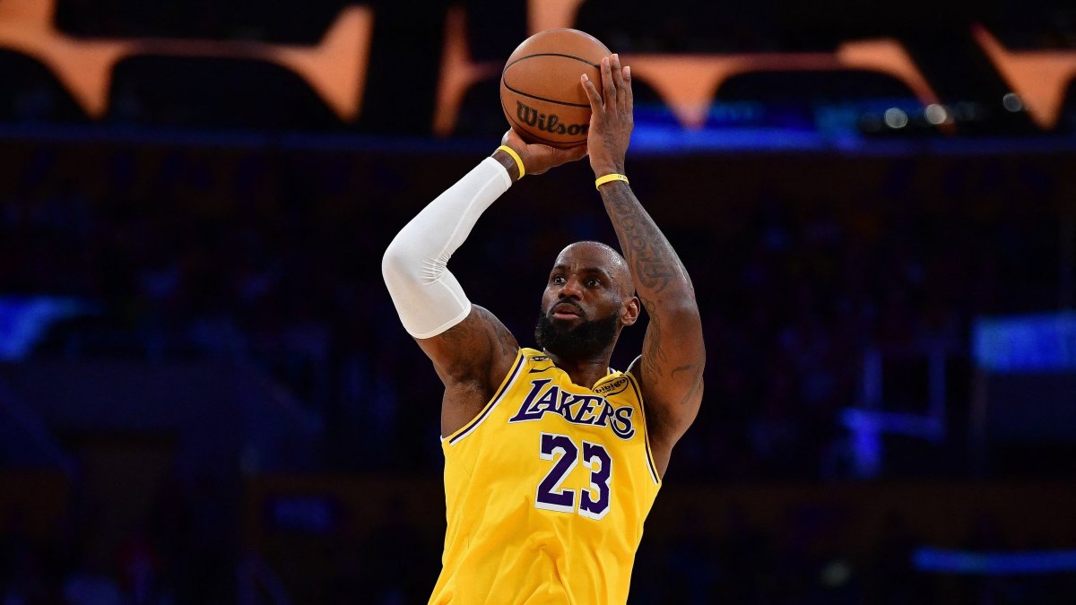 Lebron James se une al equipo de estrellas de los 76ers.