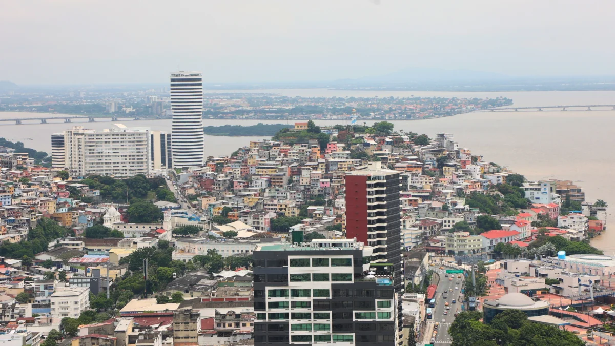 En los alrededores del cerro Santa Ana, donde se estableció definitivamente Guayaquil, se han desarrollado proyectos inmobiliarios en los últimos años.