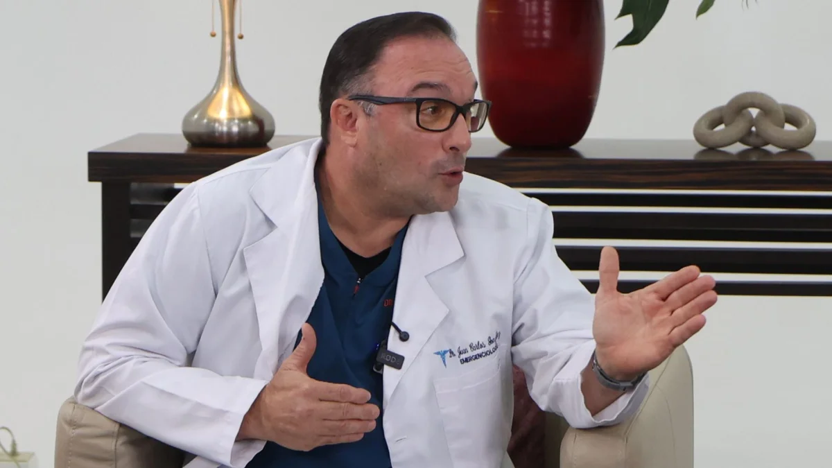 Juan Carlos González, médico y precandidato del Partido Social Cristiano a la Prefectura del Guayas, asegura que priorizará la vialidad rural, la seguridad y la transparencia en la gestión provincial.