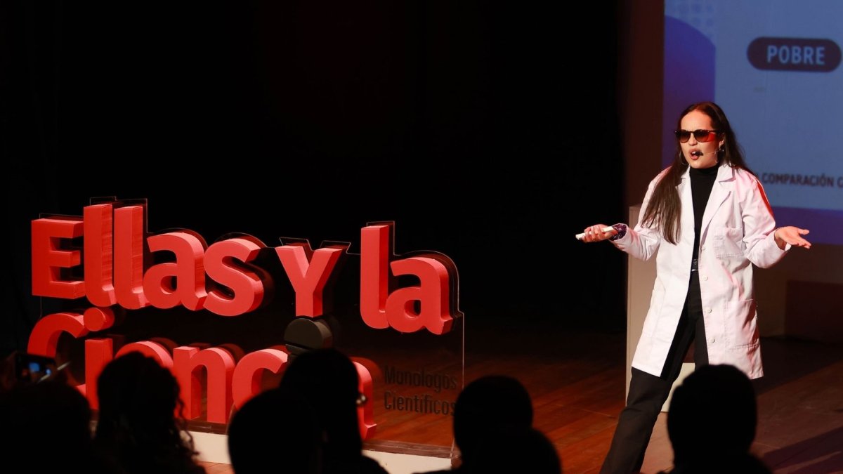 Diez investigadoras de distintas universidades presentaron sus estudios mediante monólogos que combinaron humor, creatividad y evidencia científica.