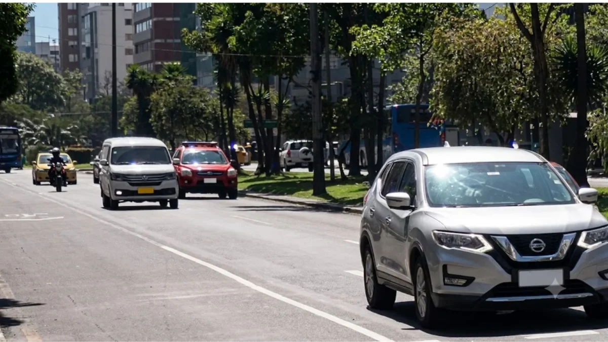 La Empresa de Obras Públicas anuncia plan de recuperación de la calzada en la avenida 12 de Octubre en Quito, durante agosto 2026
