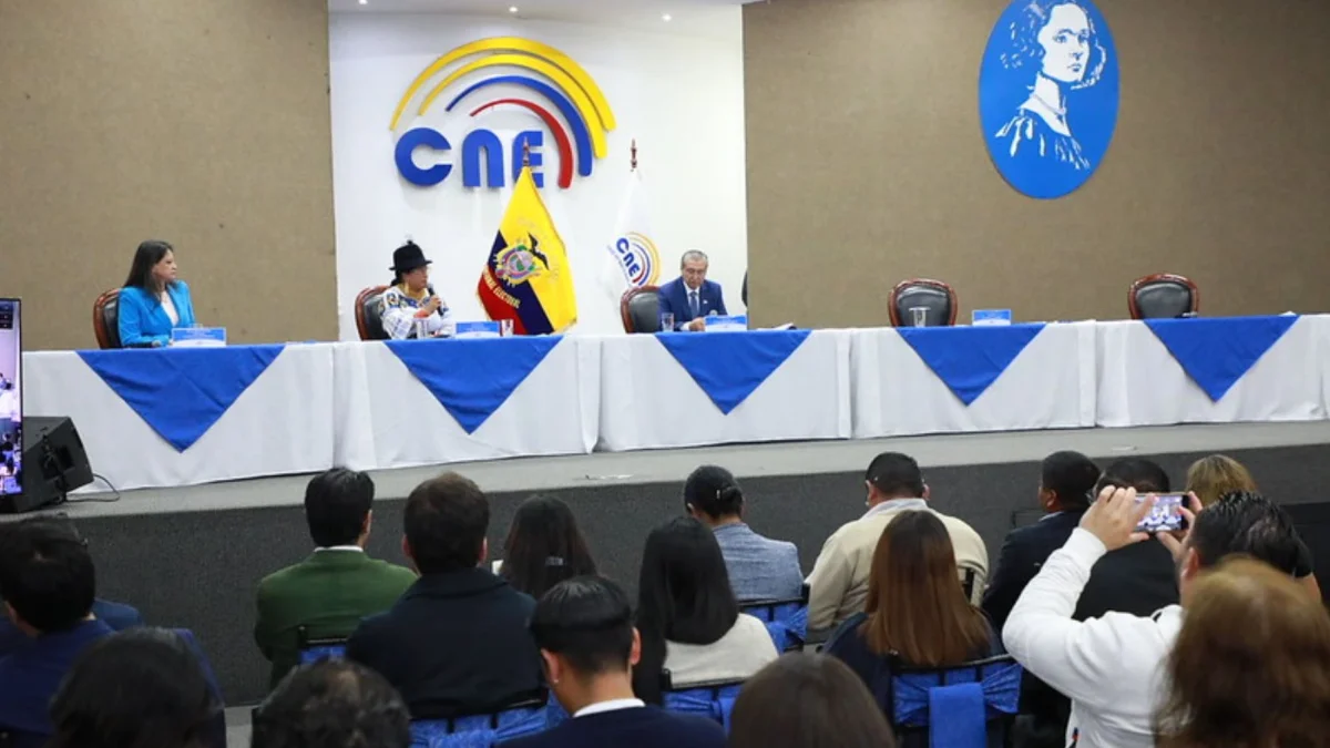 El Pleno del CNE resolvió las impugnaciones a vocales de las juntas electorales de Los Ríos y Loja y aprobó la actualización de la organización territorial para los comicios de 2027.