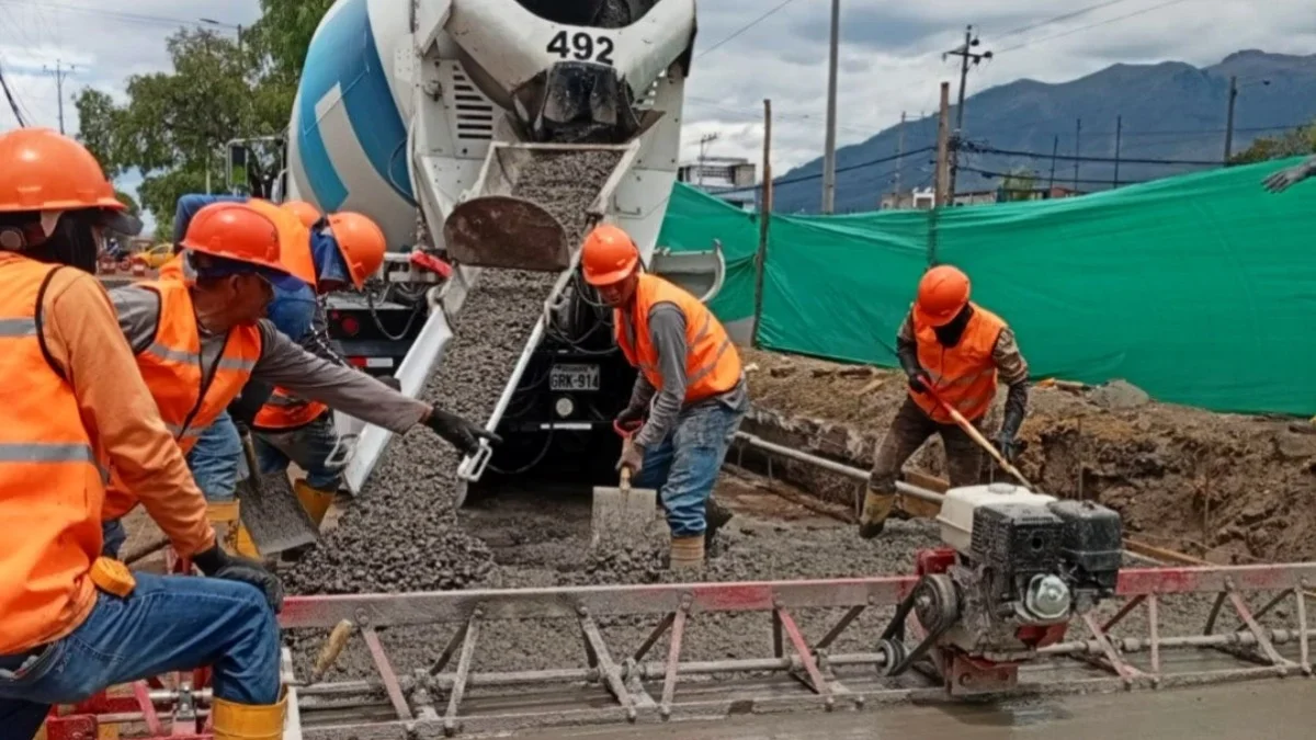 Referencial. La rehabilitación de la avenida 12 de Octubre comenzó con cierres por tramos para renovar 1.774 metros de la vía.
