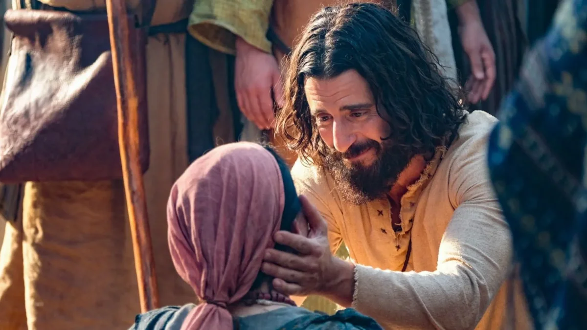 El actor Jonathan Roumie encarna a Jesús en la serie