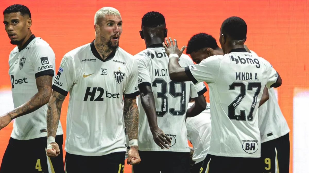 Los jugadores del Atlético Mineiro celebran uno de los goles contra Palmeiras.