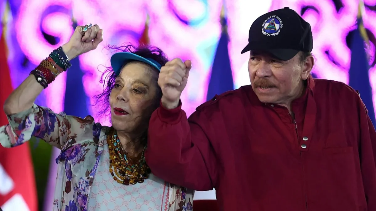 En Nicaragua los ‘copresidentes’ Daniel Ortega y Rosario Murillo son cónyuges, y a falta del un copresidente, el período lo continúa el restante, sin nombrar o elegirse otro.