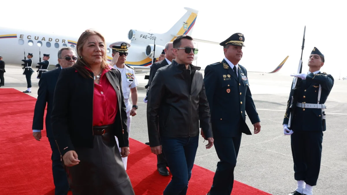 El presidente ecuatoriano Daniel Noboa llega a Perú para asistir a la investidura de Keiko Fujimori.