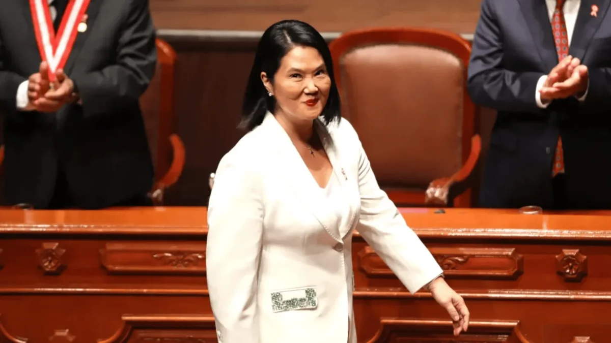La victoria de Fujimori fue oficializada el 3 de julio, luego de un balotaje en el que obtuvo el 50,135% de los votos frente al 49,865% de Sánchez.