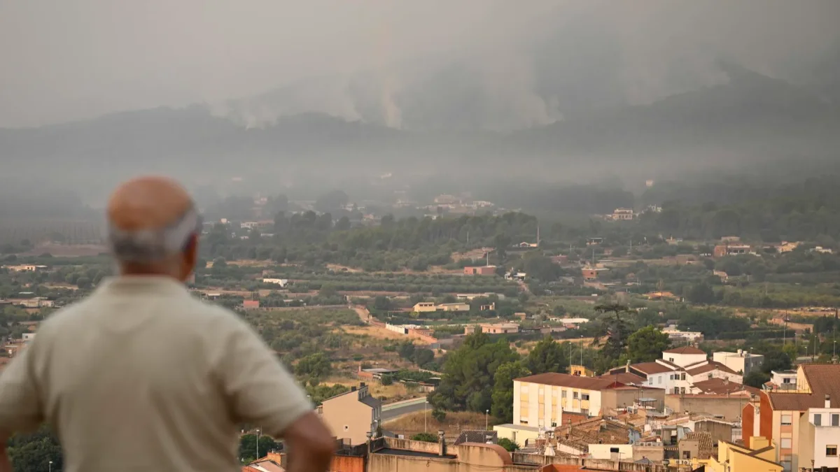 Vista general de Onda (Castellón), uno de los municipios afectados por el incendio que sigue activo y ha quemado ya más de 8.500 hectáreas.